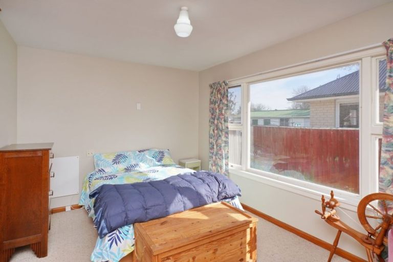 Photo of property in 98 Bickerton Street, Wainoni, Christchurch, 8061