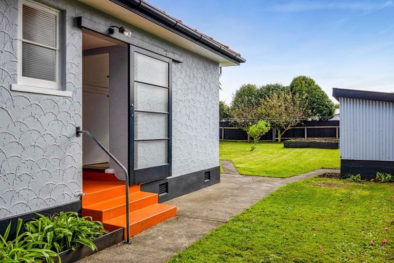 Photo of property in 230 South Road, Hawera, 4610