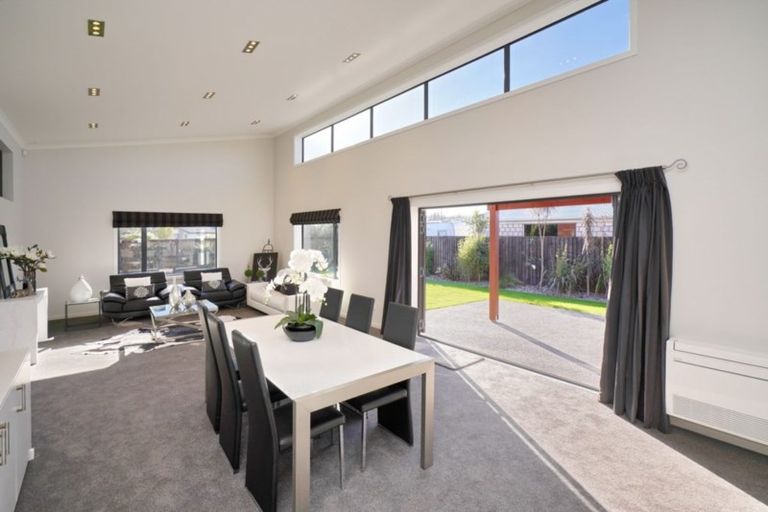 Photo of property in 46 Foresters Crescent, Parklands, Christchurch, 8083