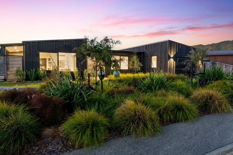 Photo of property in 9 Kaiwaru Place, Waikanae, 5036