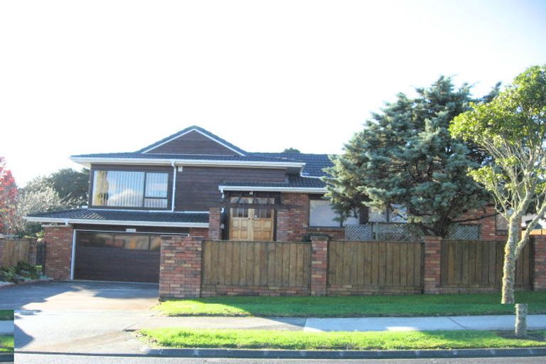 Photo of property in 16 Lemonwood Place, The Gardens, Auckland, 2105
