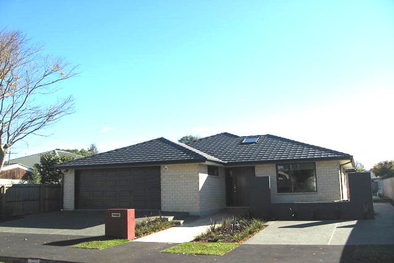 Photo of property in 16 Galway Avenue, Bryndwr, Christchurch, 8052
