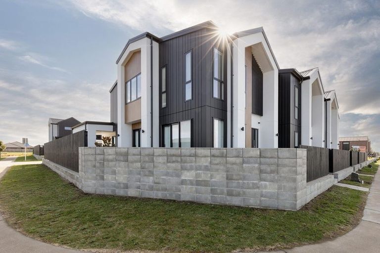 Photo of property in 2 Atutahi Lane, Papamoa Beach, 3118
