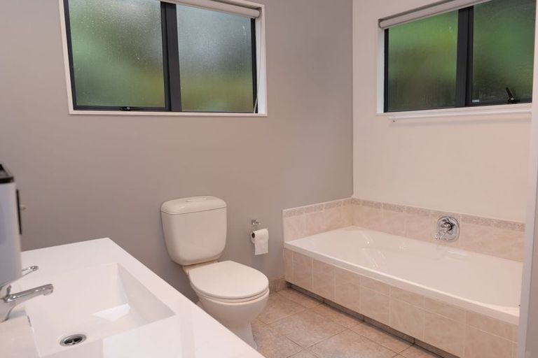 Photo of property in 7/5 Court Road, Tawa, Wellington, 5028