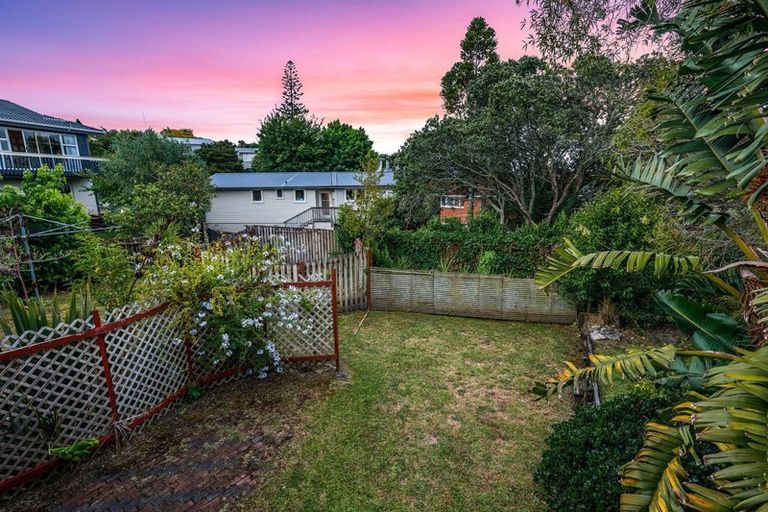 Photo of property in 24 Hartley Terrace, Massey, Auckland, 0614