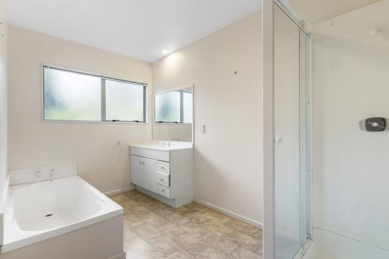 Photo of property in 7 Sandpiper Grove, Unsworth Heights, Auckland, 0632