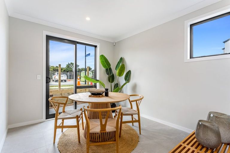 Photo of property in 12 Tima Lane, Mangere Bridge, Auckland, 2022
