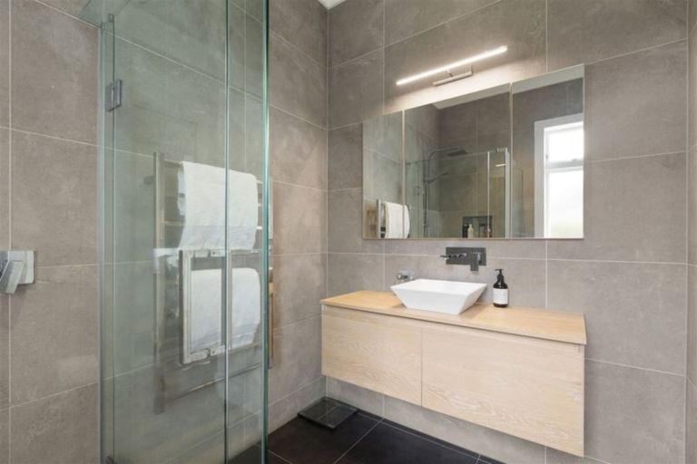 Photo of property in 11 Beresford Street, Bayswater, Auckland, 0622