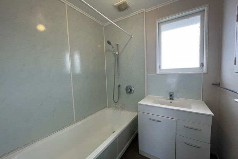 Photo of property in 10/55u Apu Crescent, Lyall Bay, Wellington, 6022
