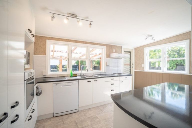 Photo of property in 28 Oxford Street, Hokowhitu, Palmerston North, 4410
