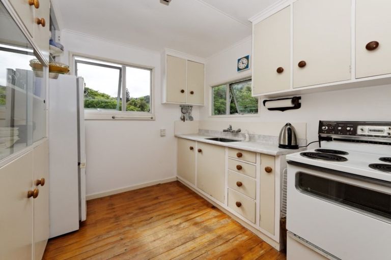 Photo of property in 25 Rayner Road, Piha, 0772