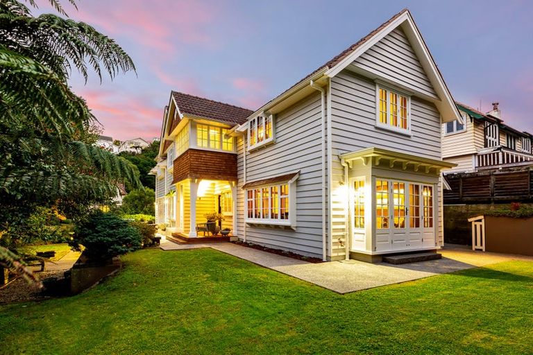 Photo of property in 2 Glen Road, Kelburn, Wellington, 6012