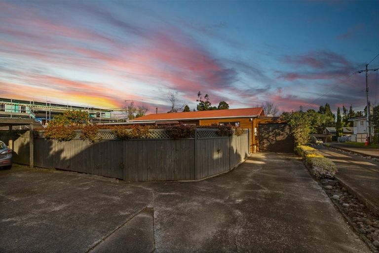 Photo of property in 29 Tirimoana Road, Te Atatu South, Auckland, 0602