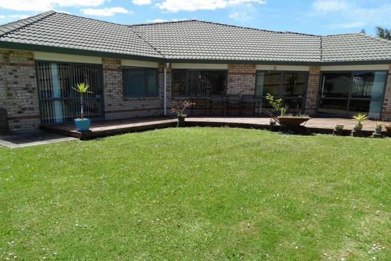 Photo of property in 13 Fleetwood Drive, Henderson, Auckland, 0612