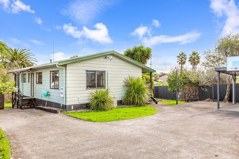 Photo of property in 91a/2 Beach Road, Te Atatu Peninsula, Auckland, 0610