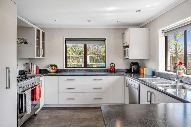 Photo of property in 4 Charisma Court, Kelvin Grove, Palmerston North, 4414