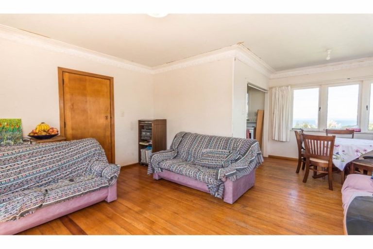 Photo of property in 8 Grendon Road, Titirangi, Auckland, 0604