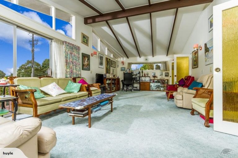 Photo of property in 36 Sunset Road, Unsworth Heights, Auckland, 0632