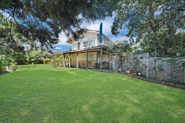 Photo of property in 2 Tudward Glade, Hillcrest, Auckland, 0627