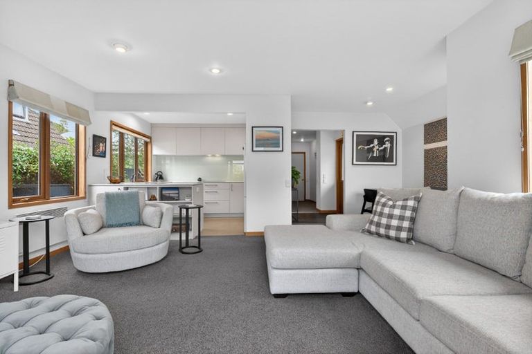 Photo of property in 2/130 Muritai Road, Eastbourne, Lower Hutt, 5013