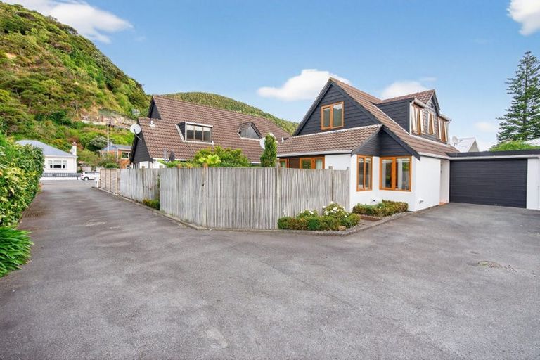Photo of property in 2/130 Muritai Road, Eastbourne, Lower Hutt, 5013