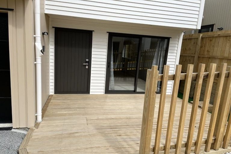 Photo of property in 4/116 Colwill Road, Massey, Auckland, 0614