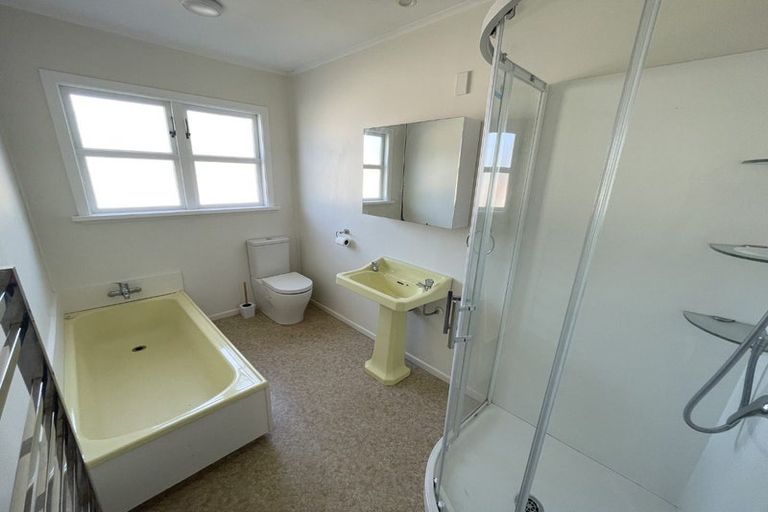 Photo of property in 78 Tauhinu Road, Miramar, Wellington, 6022