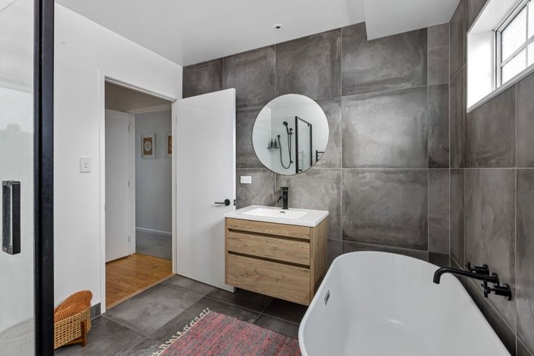 Photo of property in 40 Walton Street, Red Beach, 0932