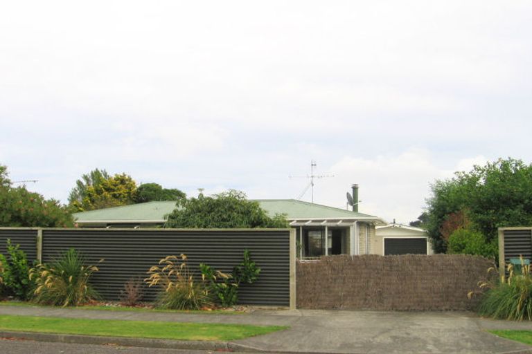 Photo of property in 12 Matai Street, Waikanae, 5036