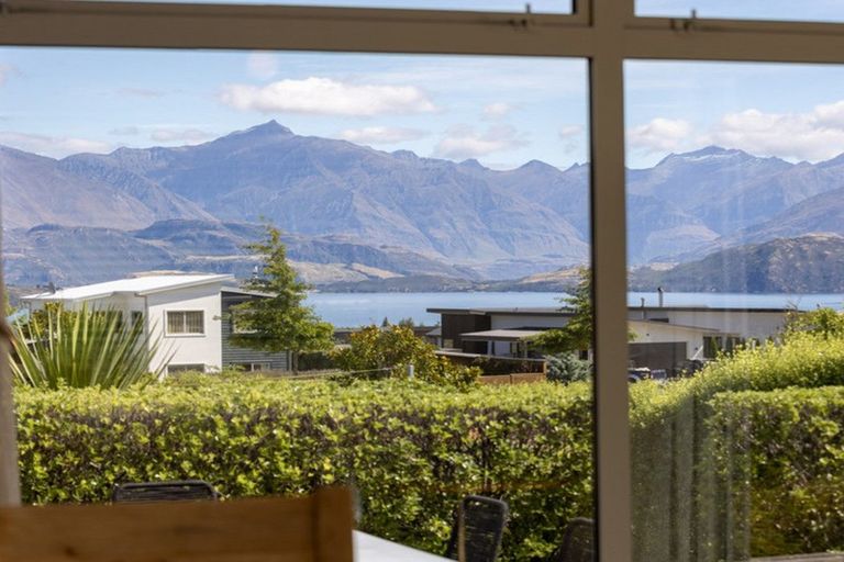 Photo of property in 18 Clutha Place, Wanaka, 9305