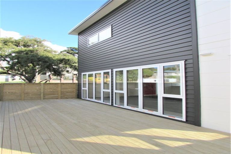 Photo of property in 11a Kowhai Street, Tawa, Wellington, 5028