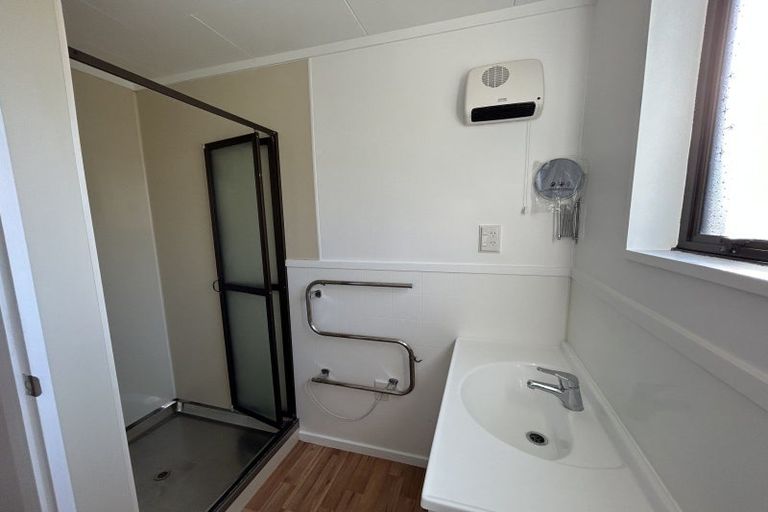 Photo of property in 71 Manuka Crescent, Wanaka, 9305