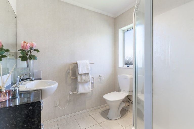 Photo of property in 9 Ballydonegan Rise, East Tamaki, Auckland, 2013