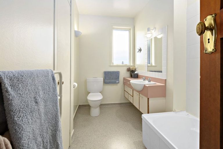 Photo of property in 26 Harbour View Road, Northland, Wellington, 6012