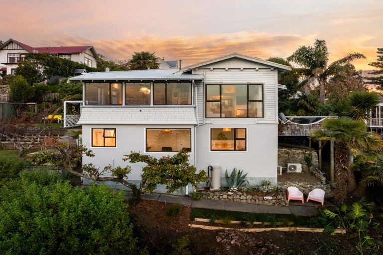 Photo of property in 18 Hukarere Road, Bluff Hill, Napier, 4110