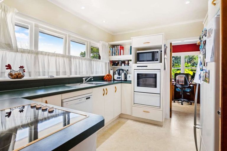 Photo of property in 25 Hartley Terrace, Massey, Auckland, 0614