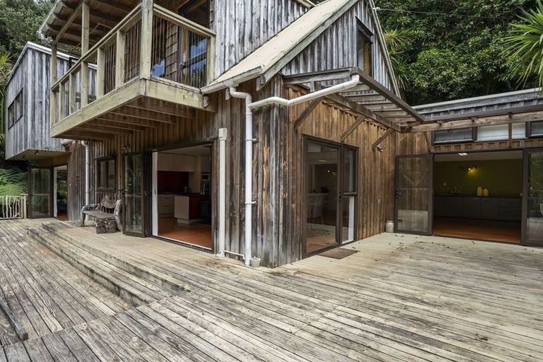 Photo of property in 40 Lone Kauri Road, Karekare, New Lynn, 0772