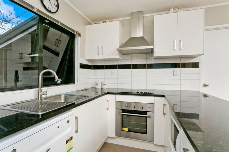 Photo of property in 3/6 Helena Street, Massey, Auckland, 0614