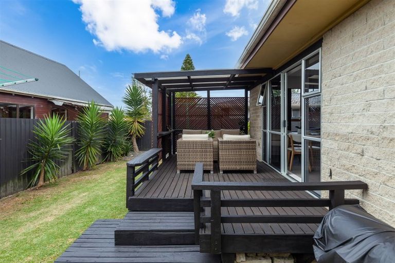 Photo of property in 2/201 Henderson Valley Road, Henderson, Auckland, 0612