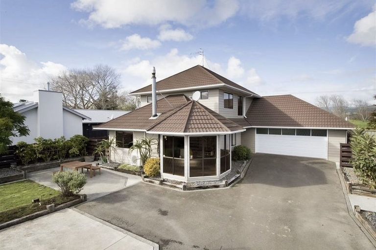 Photo of property in 99a Atawhai Road, Fitzherbert, Palmerston North, 4410