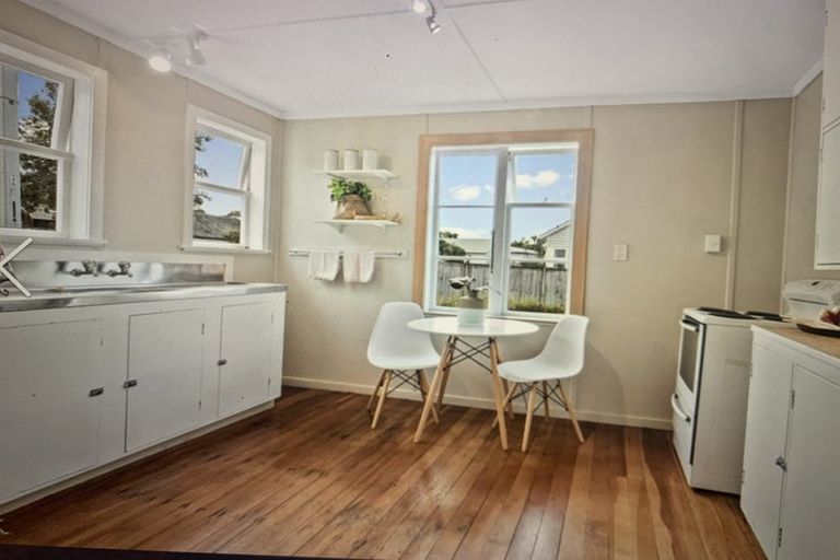 Photo of property in 21 Fairfax Avenue, Northcote, Auckland, 0627