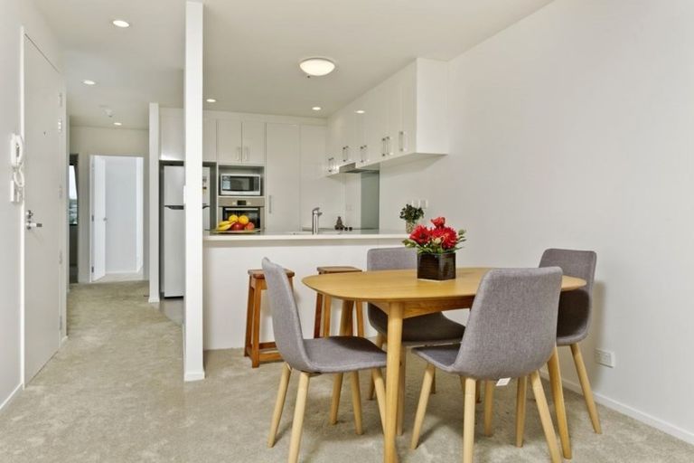 Photo of property in Apollo Apartments, 201/46 Rosedale Road, Rosedale, Auckland, 0632