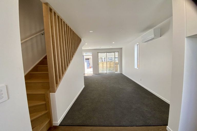 Photo of property in 30u2 Pirie Street, Mount Victoria, Wellington, 6011