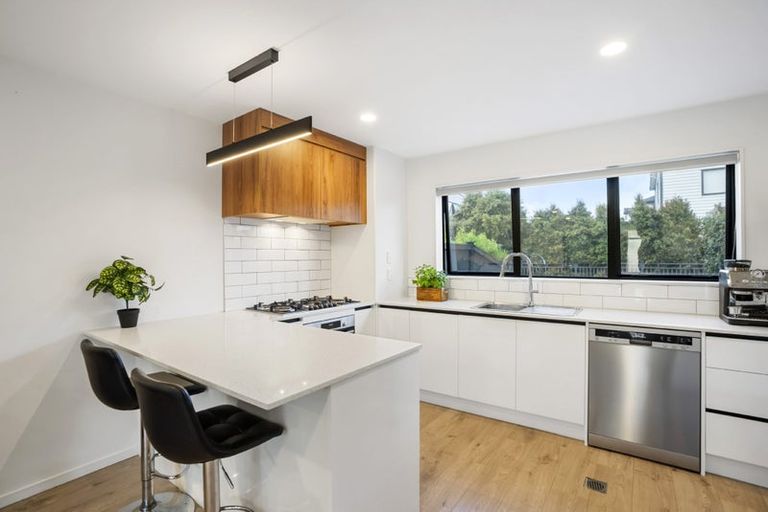 Photo of property in 7 Observation Green, Hobsonville, Auckland, 0616