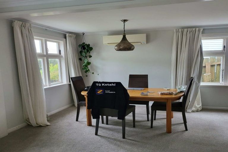 Photo of property in 12a Chapman Street, Newlands, Wellington, 6037