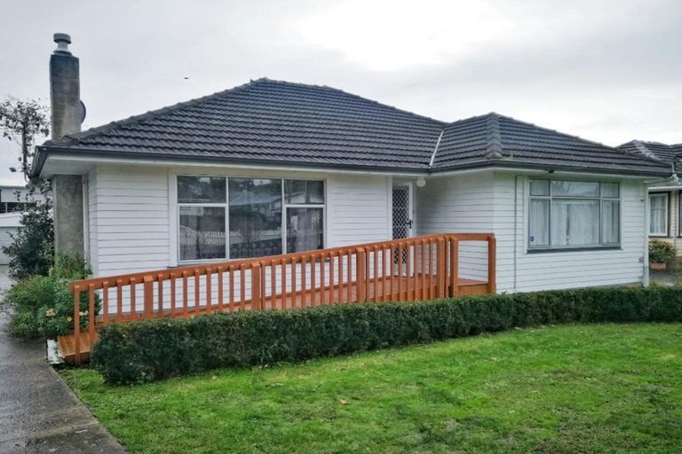 Photo of property in 26 Edwards Avenue, Henderson, Auckland, 0610