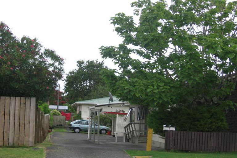 Photo of property in 2/270 Birkdale Road, Birkdale, Auckland, 0626