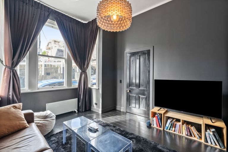 Photo of property in 66 Roxburgh Street, Mount Victoria, Wellington, 6011