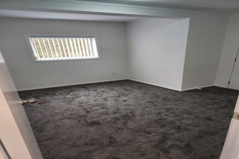 Photo of property in 623 Glenfield Road, Totara Vale, Auckland, 0629