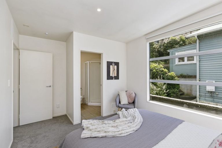 Photo of property in 4 Tiketike Way, Brooklyn, Wellington, 6021